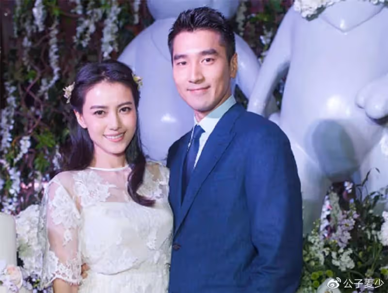 她玩了5個男人，三次當「三」，卻依舊是頂流