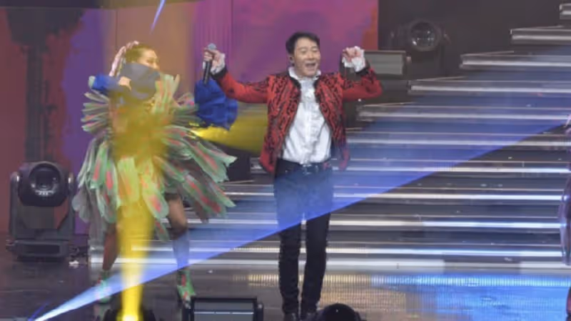 黎明澳門演唱會開鑼，唱90年代金曲全場合唱，全程原地獻唱不跳舞