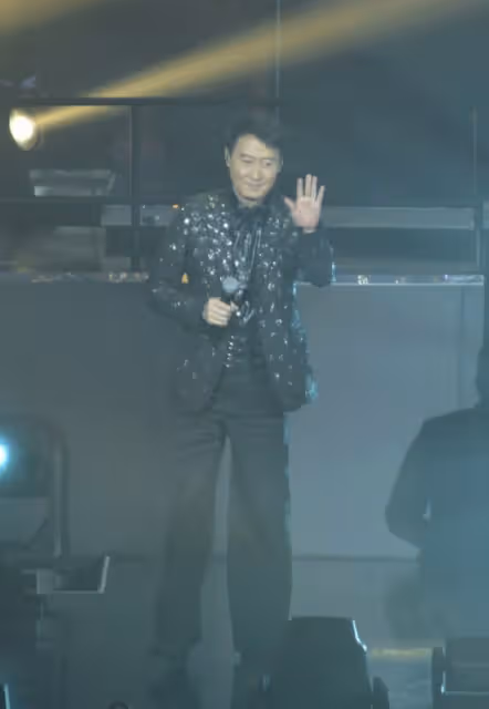 黎明澳門演唱會開鑼,唱90年代金曲全場合唱,全程原地獻唱不跳舞