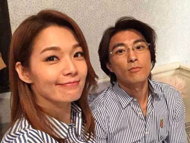 2位TVB當紅男星回內地,擺攤賣魚蛋接地氣,熱情招呼客人無架子