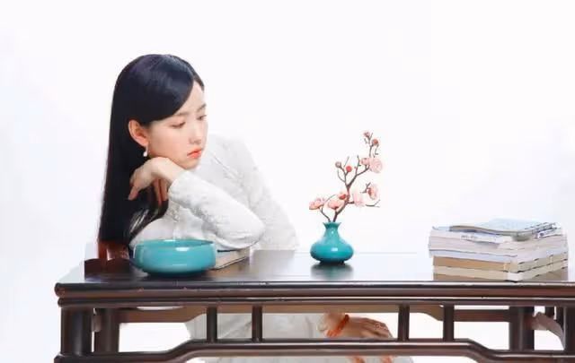 陳都靈因為學歷躲過網暴，當白鹿說學歷不重要的那一刻，她就輸了