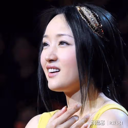 楊鈺瑩商演近照曝光,52歲像30多歲氣質依舊,可惜要孤獨終老了