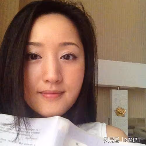 楊鈺瑩商演近照曝光,52歲像30多歲氣質依舊,可惜要孤獨終老了