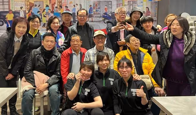 老戲骨澳洲辦結婚60周年派對!乾兒子溫兆倫率一眾明星赴當地參加
