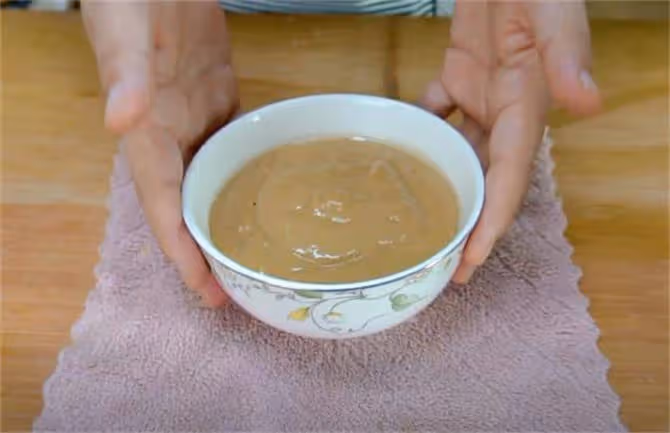 懶人紅糖發糕,不用發麵,筷子攪攪直接蒸,蓬鬆柔軟,個個開花