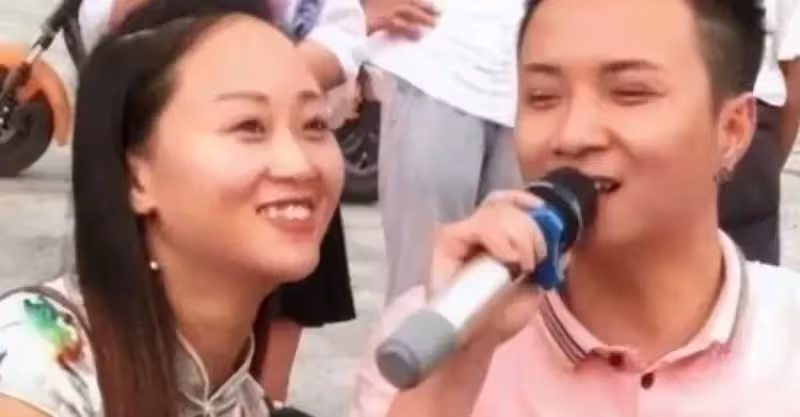 無腿丈夫出軌女粉絲，斷臂妻子帶孩子回老家，2年後結果大快人心
