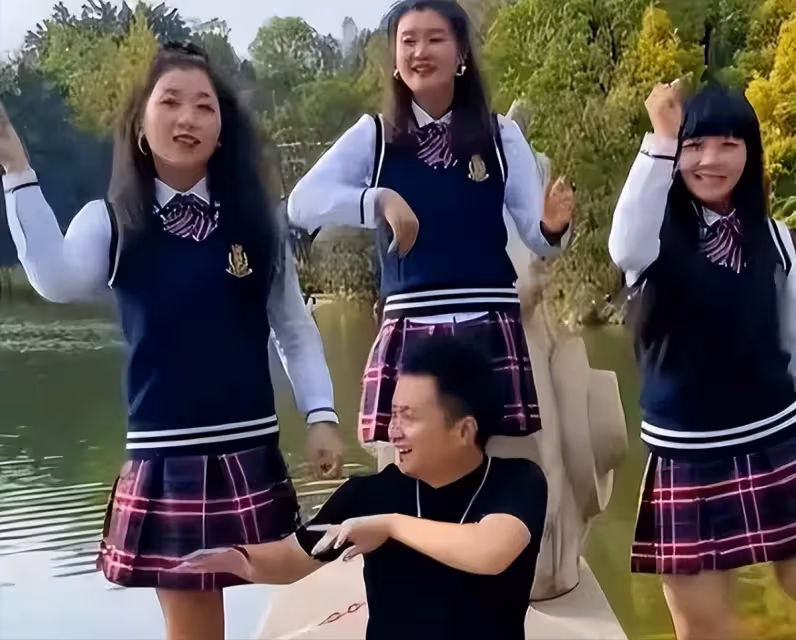 無腿丈夫出軌女粉絲,斷臂妻子帶孩子回老家,2年後結果大快人心