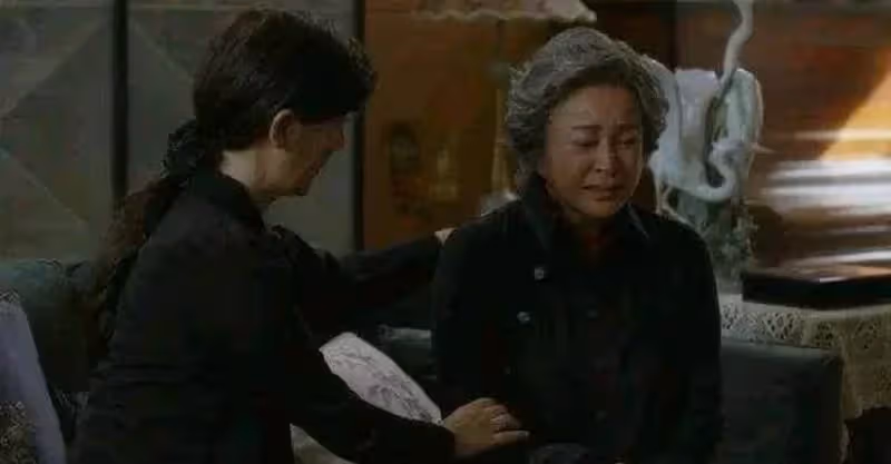 66歲阿姨臥床後才明白： 人到晚年「最親的人只有一個」 不是老伴也不是兒女