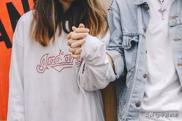 婆婆生日老公包攬,隔天他問弟妹要錢:全家12口,就我媳婦長了手