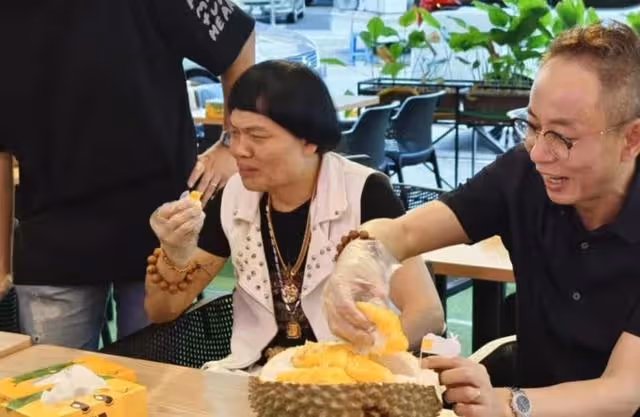近況曝光!69歲港知名丑角身材樣貌無走樣,轉戰內地更升級當老闆