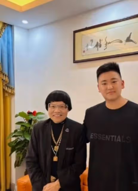 近況曝光!69歲港知名丑角身材樣貌無走樣,轉戰內地更升級當老闆