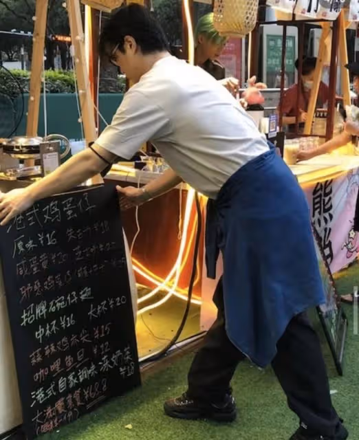 北上賣魚蛋!TVB小生深圳擺攤生意火爆,曾遭雪藏疑為轉行鋪路