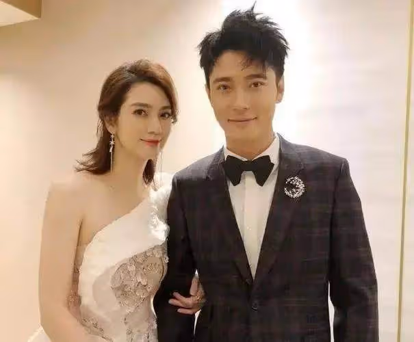 北京這一夜,洪欣撕開了她婚姻假幸福的遮羞布,也絕了張丹峰的路
