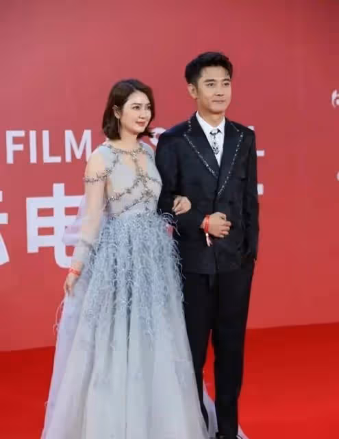 北京這一夜,洪欣撕開了她婚姻假幸福的遮羞布,也絕了張丹峰的路