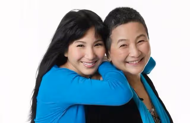 恭喜！香港知名老戲骨將升級做奶奶，兒子曬照宣布外籍妻子懷孕