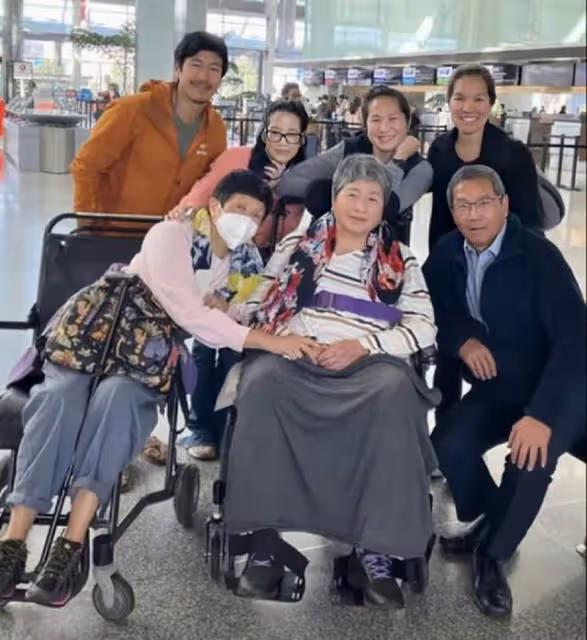 恭喜！香港知名老戲骨將升級做奶奶，兒子曬照宣布外籍妻子懷孕