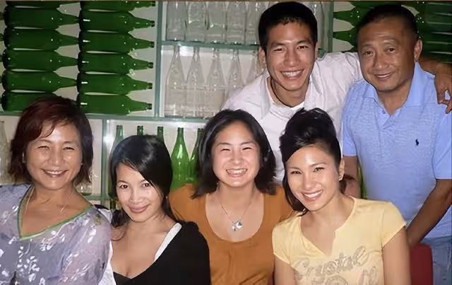 恭喜！香港知名老戲骨將升級做奶奶，兒子曬照宣布外籍妻子懷孕