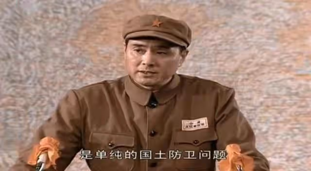 亮劍：同時參軍的老戰友，後期丁偉為何能把李雲龍甩開一條街？
