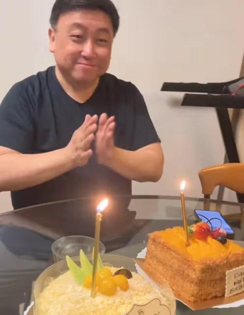 王晶迎68歲生日,紅光滿面與妻女慶祝!女星邱意濃親密同框不避嫌