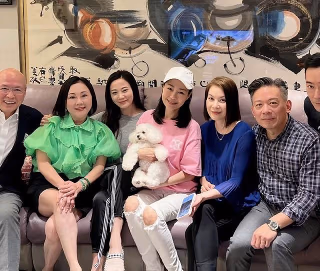 恭喜!香港知名女星公開新戀情,未婚產女遭大20歲前男友家暴