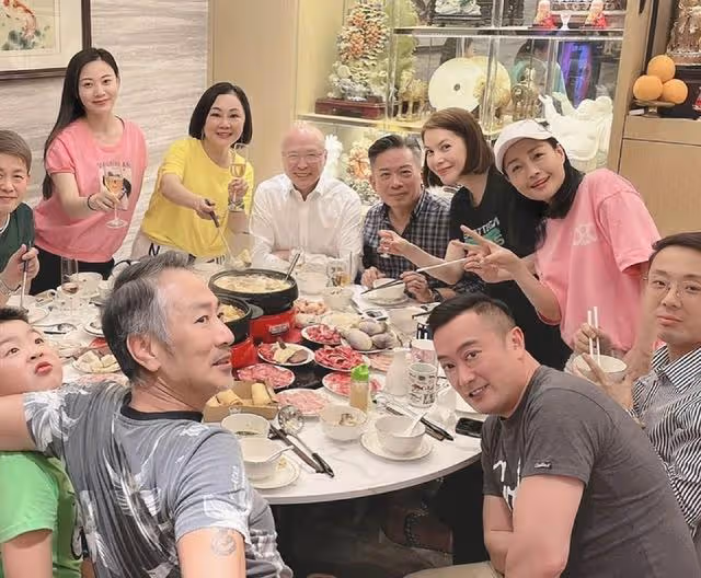 恭喜!香港知名女星公開新戀情,未婚產女遭大20歲前男友家暴