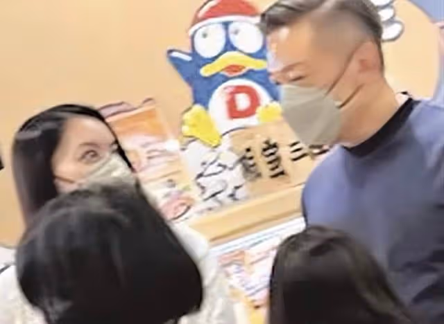 恭喜!香港知名女星公開新戀情,未婚產女遭大20歲前男友家暴