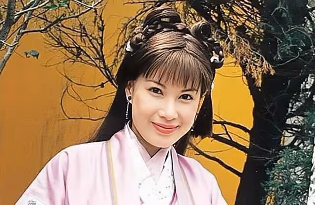恭喜!香港知名女星公開新戀情,未婚產女遭大20歲前男友家暴