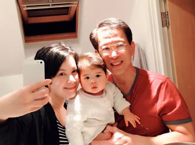恭喜!香港知名女星公開新戀情,未婚產女遭大20歲前男友家暴