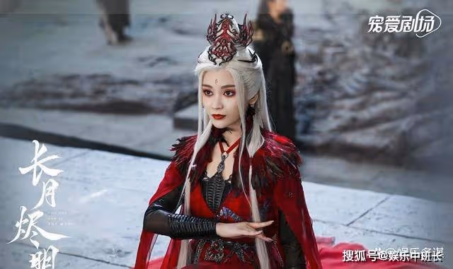 《長月燼明》公冶寂無入魔為妺女報仇,殺死澹臺燼囚禁黎蘇蘇,諦冕也死於他手