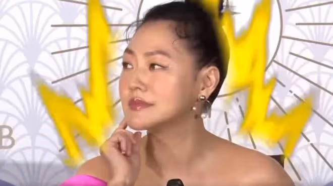 汪小菲與小S當街偶遇,雙方不打招呼,小S對汪小菲翻白眼
