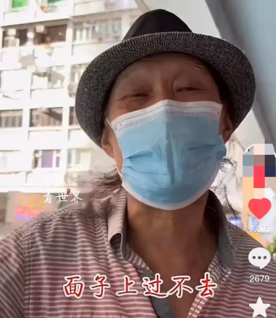 演金庸劇的著名港星拉琴賣藝,日工作兩小時,收入高過普通打工者
