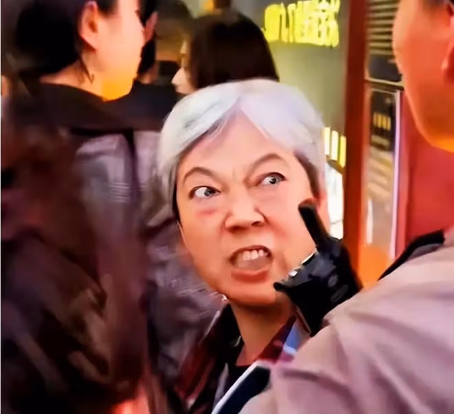 婆孫插隊事件進展:兩人已認識到錯誤,希望四川的老鄉原諒她們
