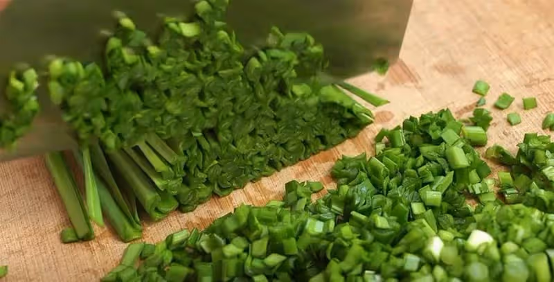 15分鐘就能做好的韭菜卷，不揉面不醒面，外酥里鮮，2分鐘出一鍋