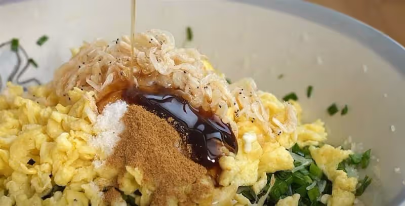 15分鐘就能做好的韭菜卷，不揉面不醒面，外酥里鮮，2分鐘出一鍋