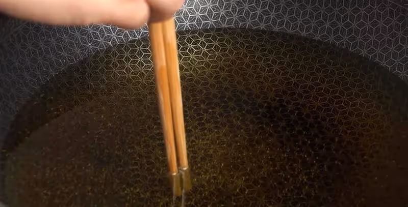 15分鐘就能做好的韭菜卷，不揉面不醒面，外酥里鮮，2分鐘出一鍋