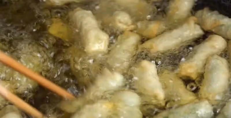 15分鐘就能做好的韭菜卷，不揉面不醒面，外酥里鮮，2分鐘出一鍋