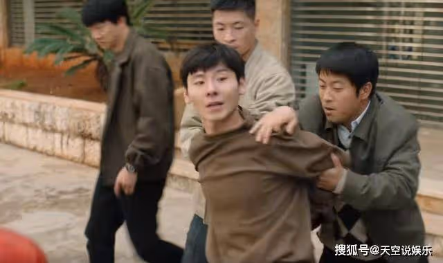 《漫長的季節》一盤餃子換一條命，傅衛軍對沈默的愛，根本不值得