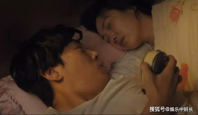 《漫長的季節》結婚前，麗茹送龔彪的綠色圍巾，是她最後的善意