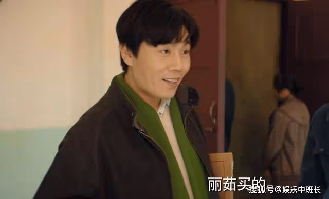 《漫長的季節》結婚前，麗茹送龔彪的綠色圍巾，是她最後的善意