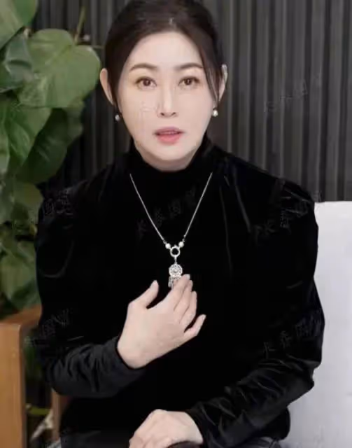 讓西門慶一見鍾情，與武松談情說愛，最美潘金蓮的她，如今變這樣