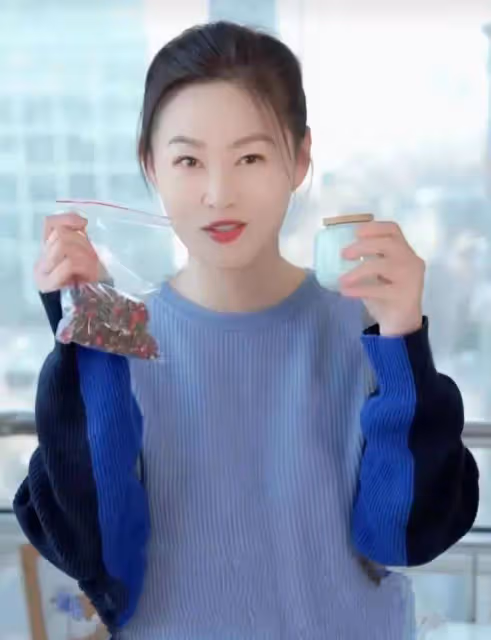 讓西門慶一見鍾情，與武松談情說愛，最美潘金蓮的她，如今變這樣