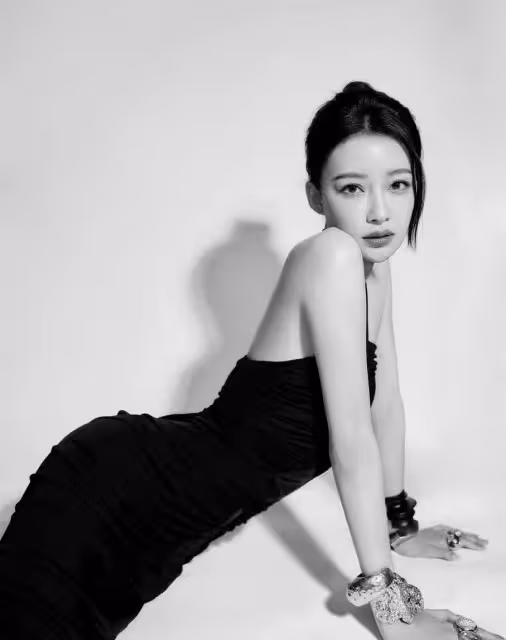 女明星黑色禮服：倪妮大膽，孫怡誘惑，柳岩讓我迷失了！