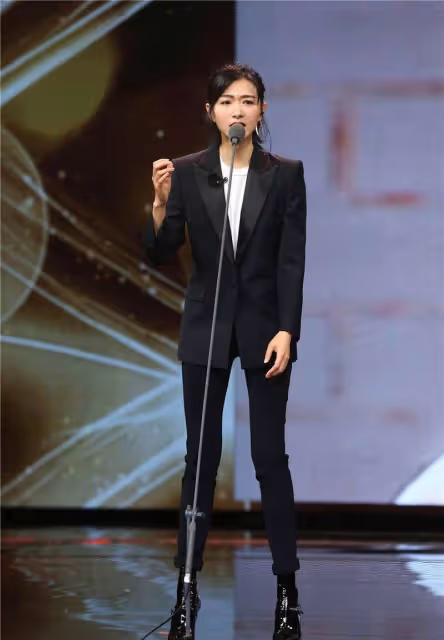女明星黑色禮服：倪妮大膽，孫怡誘惑，柳岩讓我迷失了！
