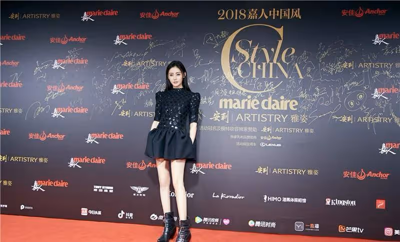 女明星黑色禮服：倪妮大膽，孫怡誘惑，柳岩讓我迷失了！