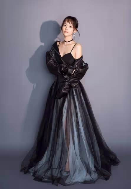女明星黑色禮服：倪妮大膽，孫怡誘惑，柳岩讓我迷失了！
