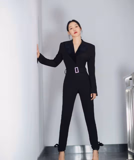 女明星黑色禮服：倪妮大膽，孫怡誘惑，柳岩讓我迷失了！
