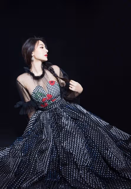 女明星黑色禮服：倪妮大膽，孫怡誘惑，柳岩讓我迷失了！
