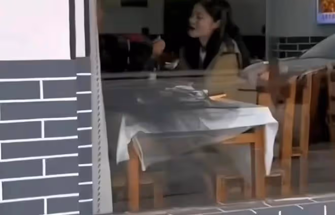老實人大衣哥憤怒了，被人爆兒媳陳萌與陌生男子約會，兒子不知情