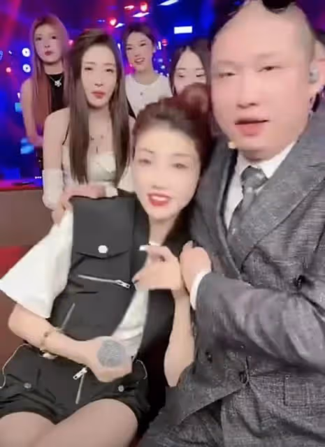 網紅桐桐:直播哭著表示被師傅輕薄難受,下一刻又要主動迎合師傅