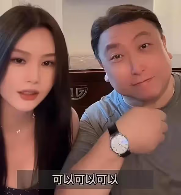 王晶迎來68歲生日,邱意濃送賀禮時,王晶突然言行不一讓網友費解